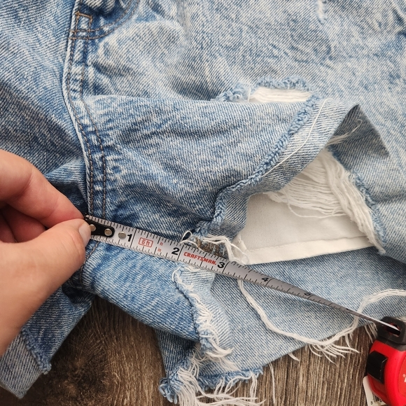 American Eagle Distressed Mom Short 0 - Picture 7 of 11